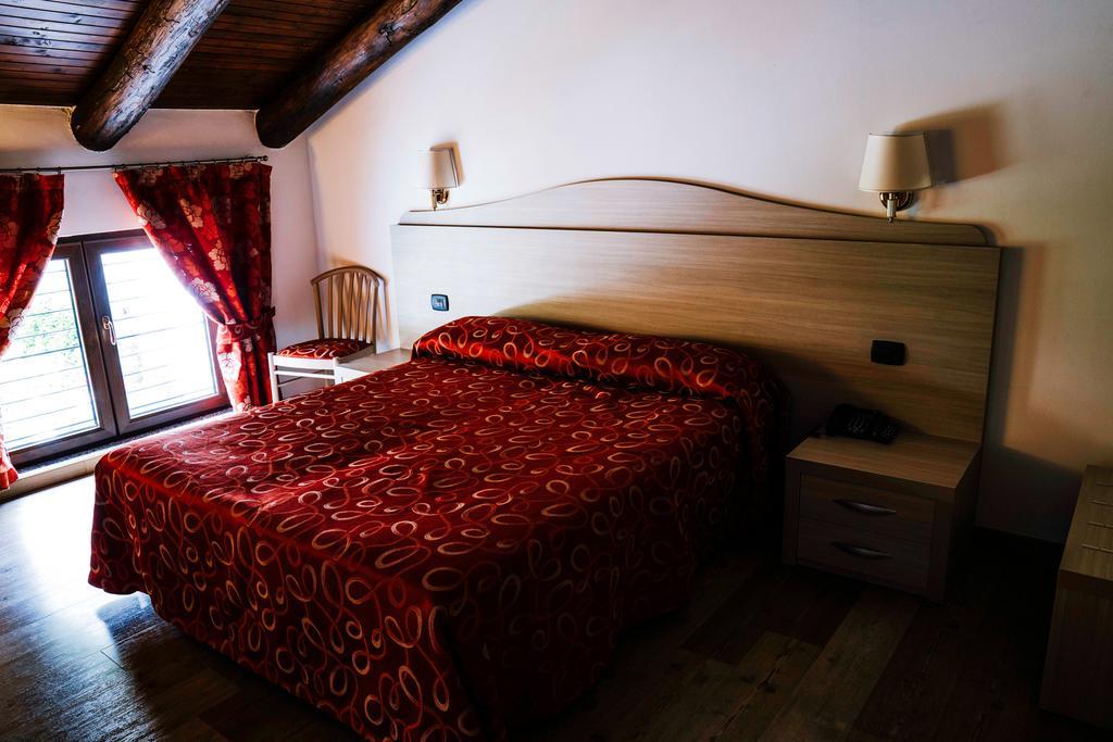 Agriturismo Cascina Del Vai 卡伊罗蒙泰诺泰 外观 照片