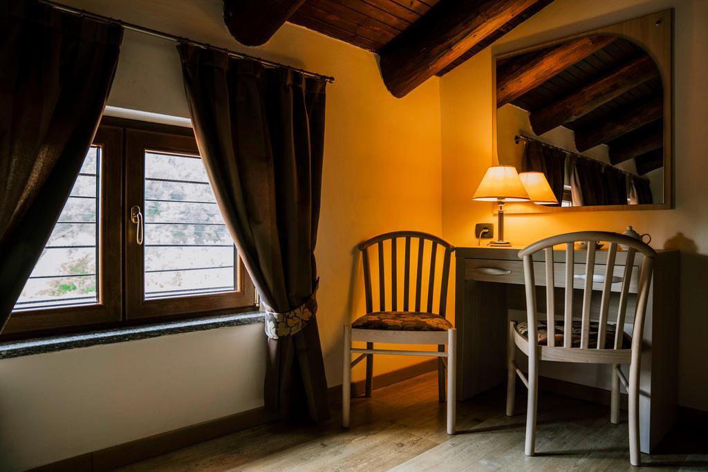 Agriturismo Cascina Del Vai 卡伊罗蒙泰诺泰 外观 照片