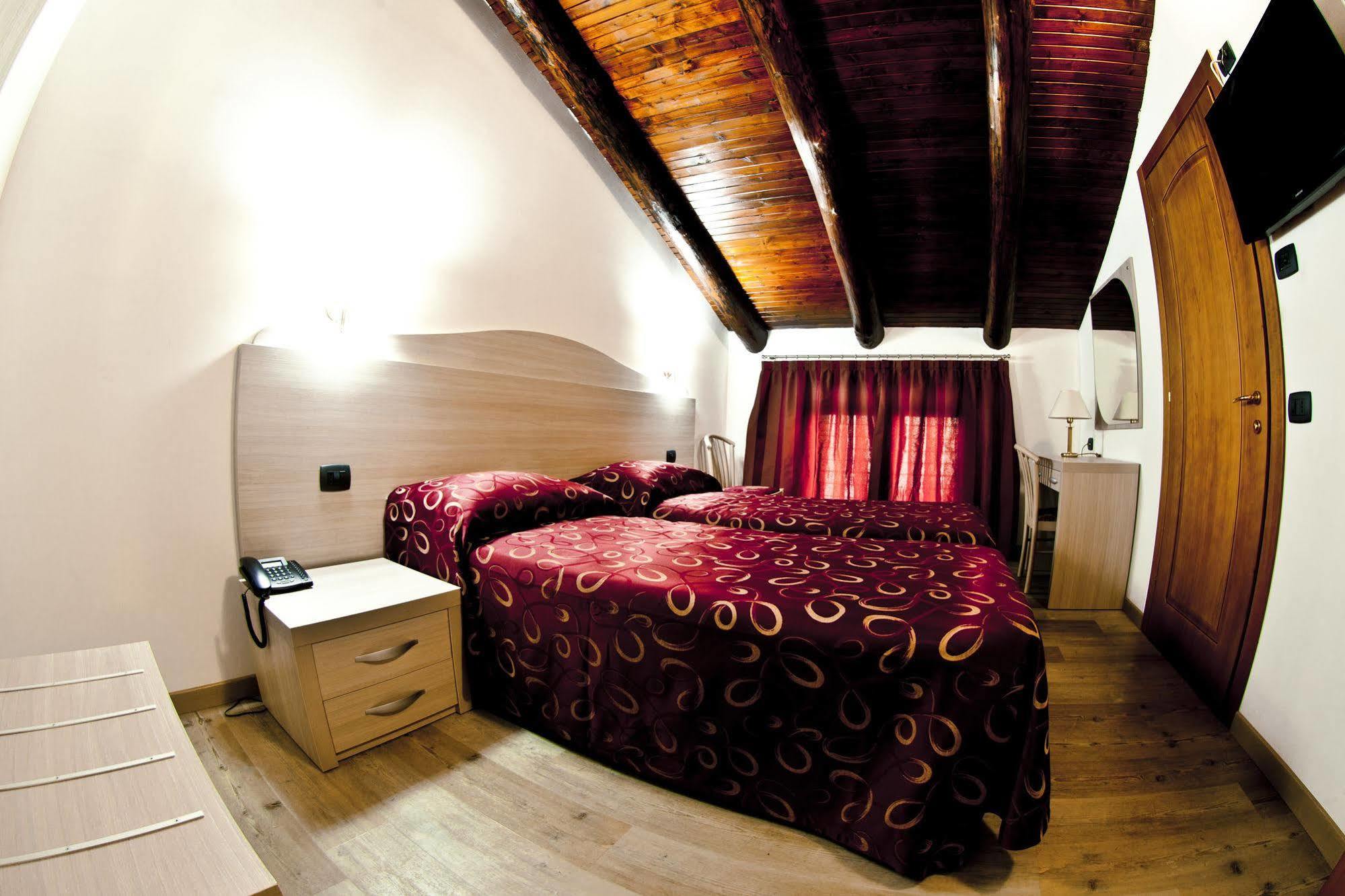 Agriturismo Cascina Del Vai 卡伊罗蒙泰诺泰 外观 照片
